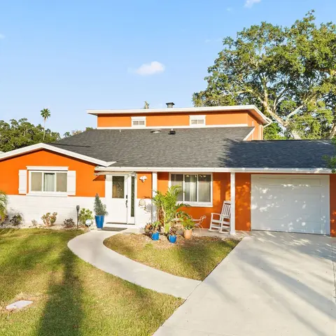 Hot tub - 2 Miles to Beach - Pet Friendly