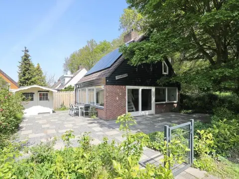 Holiday Home Near the Beach in the Dunes