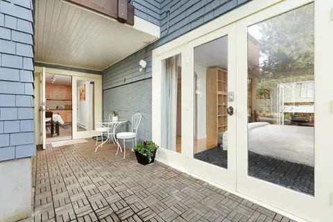 Private and Cozy Home in Kerrisdale