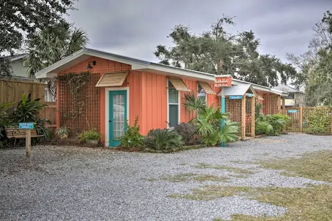 Old Town Getaway, Walk to Shopping, Dining, & Bay!