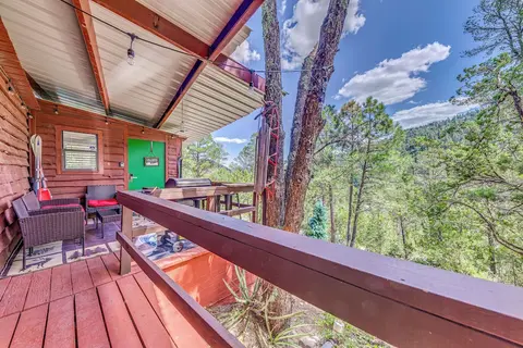 Mountain-view Cabin w/ Hot Tub in Ruidoso!