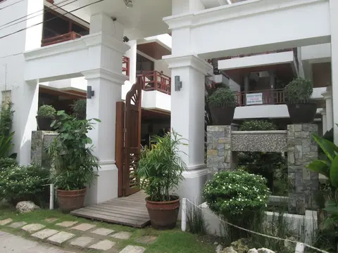 Giulius Boracay Italian Resort