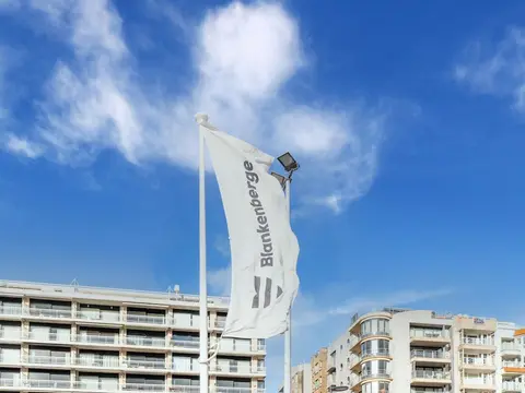 Spacious Seafront Apartment