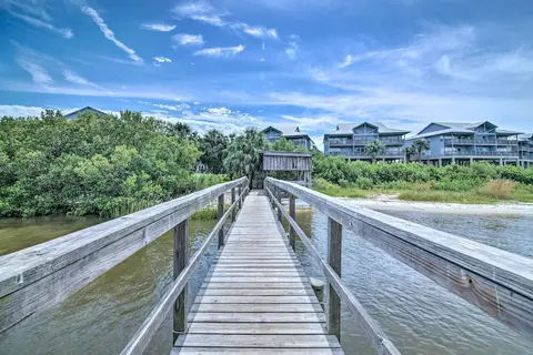 Walkable Beachfront Retreat on Cedar Key!