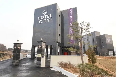 City Hotel
