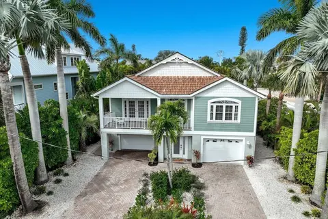 Villa Livella 3 Bedroom Home by RedAwning