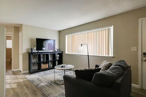 Fresno Apt Near Attractions, Shopping & Dining!