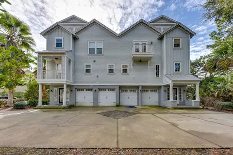 St Marys Townhome w/ Community Hot Tub & Boat Dock