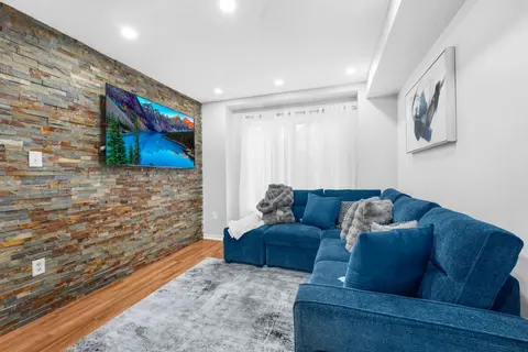 Chic 2BR House Newly Renovated Central Spot