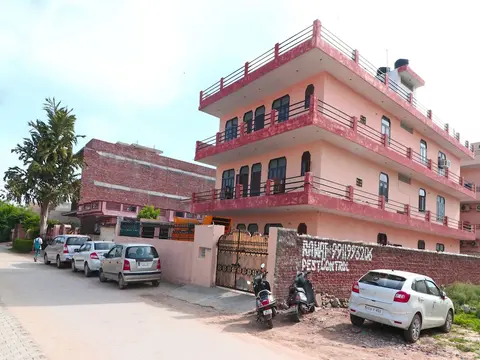 OYO 16146 Royal Guest House