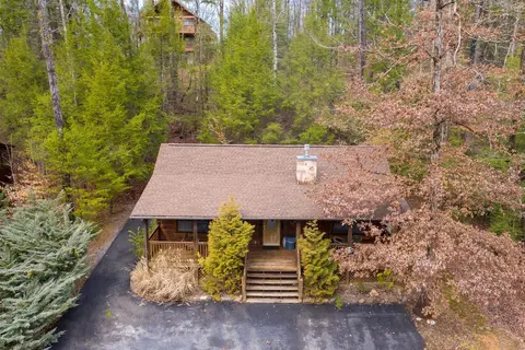 Er307- Eagle's View- Great Location- Close To Town 2 Bedroom Cabin by RedAwning