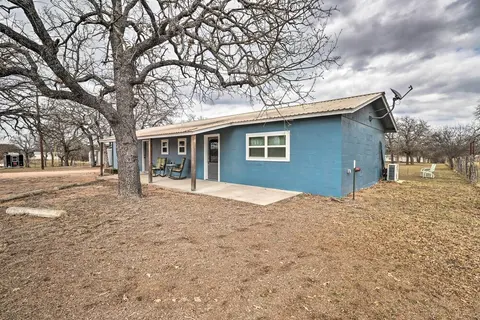 Welcoming Tow Home ~ 1 Mi to Lake Buchanan!