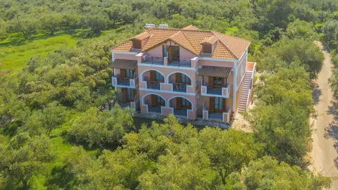 Kavos Psarou Studios and Apartments