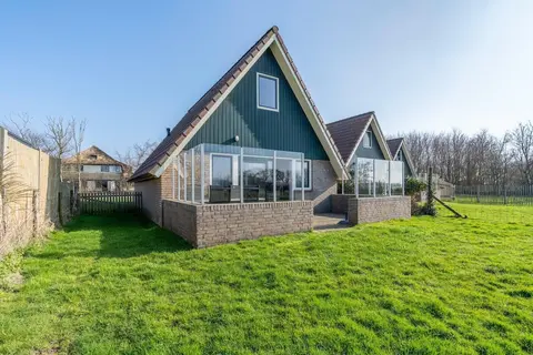 Tastefully and Modernly Furnished Holiday Home for 6 Persons