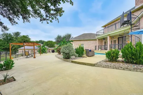 Dallas Area Apartment Near Cedar Hill State Park