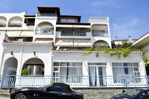 Pella Hotel