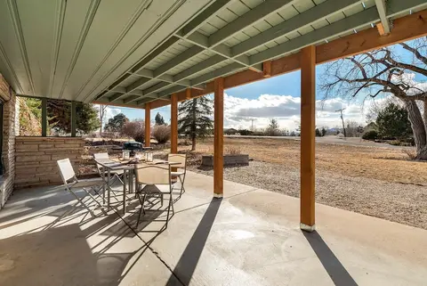 Family-Friendly, Fireside Nest Near Old Town!