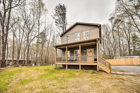 Asheville Area Hideaway w/ Hot Tub + Deck!