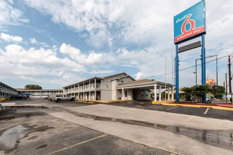 Studio 6 San Antonio, TX - Fort Sam Houston Area