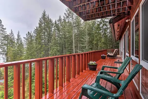 Spacious Sun-up Bay Cabin, 20 Min to Downtown Cda!
