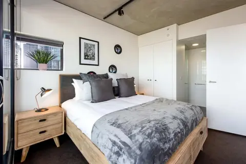 Stylish 2-bed Apt in Southbank With Parking