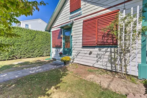 Coastal Portsmouth Home w/ Bay Access Near Newport