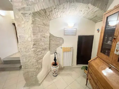 Centrally Located Spoleto, Sleeps 6 , Car not Needed, Wifi N6625