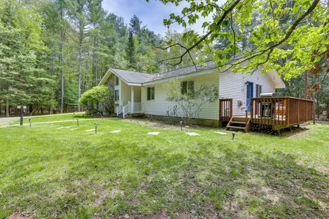 Charming Swan Lake Apartment w/ Deck!