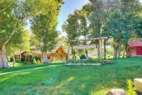 Luxe Log Cabin ~ 15 Mi to Downtown Moab!