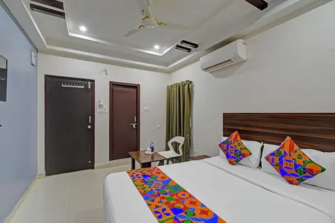 Fabhotel White House Leo