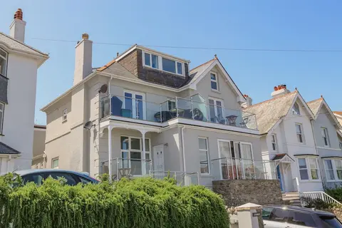 4 Lyndhurst