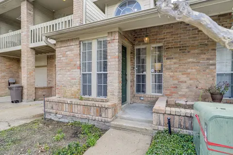 Houston Retreat w/ Smart Tvs: Walk to Golf Course!
