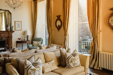 Prestigious Townhouse close to Princes Street