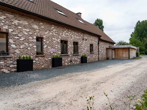 Villa With Swimming Pool in Erembodegem
