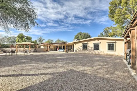 Pet-friendly Tucson Casita: Shared Hot Tub & Patio