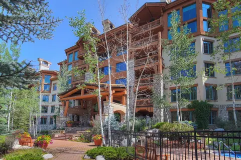 Gorgeous Corner 3br- Ski In/out Access And 3 Decks! 3 Bedroom Condo by RedAwning