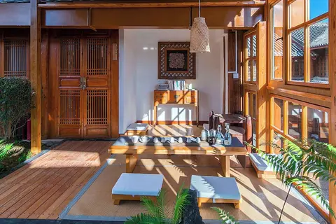 Lijiang half yard hotel