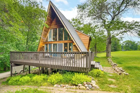 Canal Across Street: Family Cabin in Breezy Point!