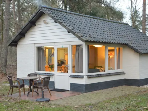 Completely Detached Bungalow in a Nature-filled Park by a Large fen
