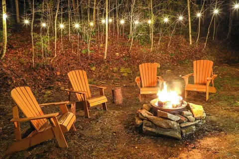 Tree-lined Cabin w/ Hot Tub & Deck in Bryson City