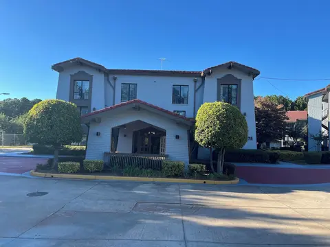Guest Inn & Suites