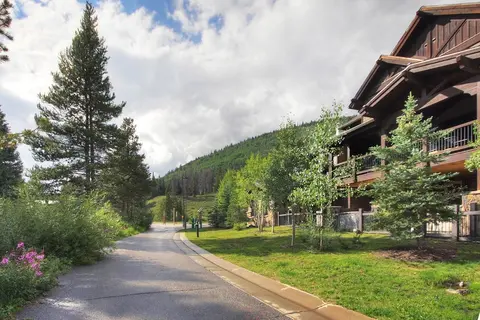 Short Walk to Ski Lift & Private Hot tub - 39C by RedAwning