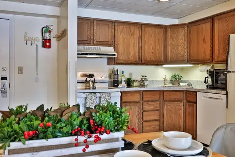 Elvi s Beach House Unit B
