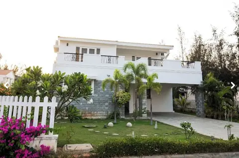 LUSH GARDEN RESORT