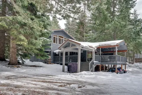 Ronald Vacation Rental Cabin With Private Hot Tub!