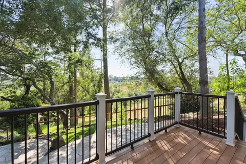 Bright Modern Wine Country Hilltop Home W/ Office! 4 Bedroom Home