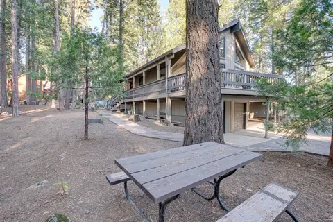 Arnold Cabin Near Calaveras Big Trees State Park!