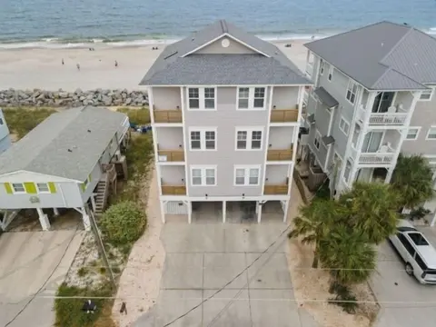 A Shore Thing 1 - Oceanfront And Dog Friendly! Private Beach Access! 3 Bedroom Townhouse by RedAwning