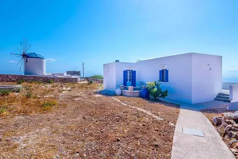 Spacious 2 Bedroom House with Fantastic Yard