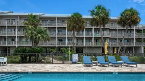 2 Minutes To The Beach & Dog Friendly - Sleeps 4